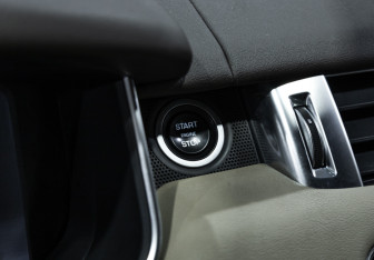 Подержанный автомобиль Land Rover Range Rover Sport 2017 года (30 фото)