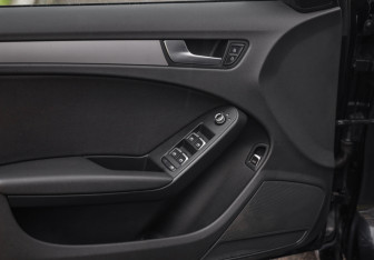 Подержанный автомобиль Audi A4 Sedan 2013 года (19 фото)