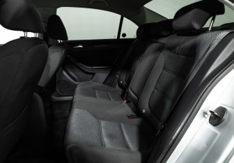 Подержанный автомобиль Volkswagen Jetta Sedan 2013 года (10 фото)