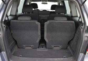 Подержанный автомобиль Opel Zafira Compactvan 2011 года (16 фото)