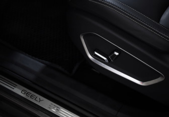 Подержанный автомобиль Geely Atlas Pro 2023 года (23 фото)
