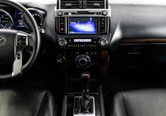 Подержанный автомобиль Toyota Land Cruiser Prado 2014 года (14 фото)
