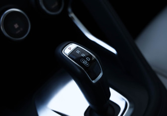 Подержанный автомобиль Jaguar E-Pace 2019 года (11 фото)