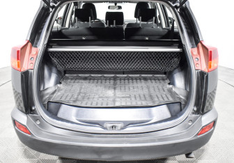 Подержанный автомобиль Toyota RAV4 2015 года (19 фото)