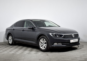 Подержанный автомобиль Volkswagen Passat Sedan 2017 года (3 фото)