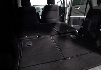 Подержанный автомобиль Toyota Corolla Verso 2007 года (28 фото)