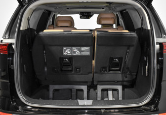 Подержанный автомобиль Kia Carnival 2021 года (22 фото)