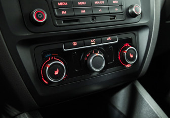 Подержанный автомобиль Volkswagen Jetta Sedan 2014 года (15 фото)