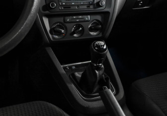 Подержанный автомобиль Volkswagen Jetta Sedan 2015 года (12 фото)