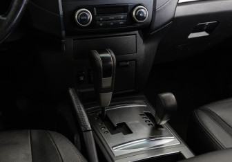 Подержанный автомобиль Mitsubishi Pajero 2013 года (12 фото)