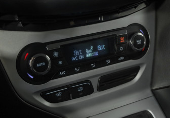 Подержанный автомобиль Ford Focus Sedan 2013 года (16 фото)