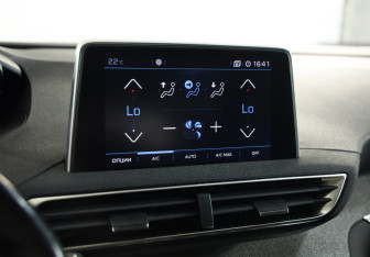 Подержанный автомобиль Peugeot 5008 Suv 2018 года (13 фото)
