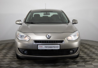 Подержанный автомобиль Renault Fluence 2012 года (2 фото)