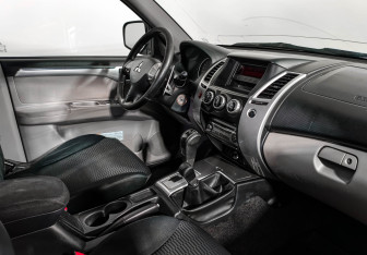 Подержанный автомобиль Mitsubishi Pajero Sport 2012 года (13 фото)