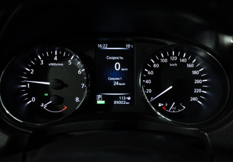 Подержанный автомобиль Nissan X-Trail 2017 года (12 фото)