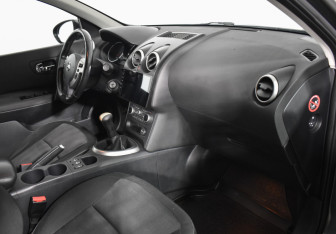 Подержанный автомобиль Nissan Qashqai 2012 года (12 фото)