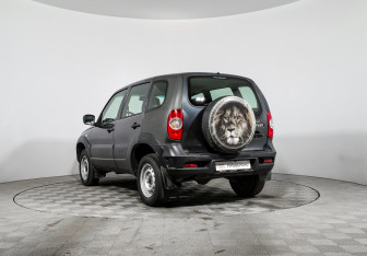 Подержанный автомобиль Chevrolet Niva 2020 года (7 фото)