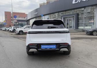 Подержанный автомобиль Voyah Free 2024 года (5 фото)
