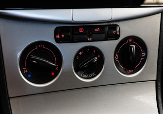 Подержанный автомобиль Volkswagen Passat Sedan 2006 года (13 фото)