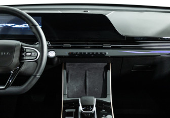 Подержанный автомобиль Omoda C5 2023 года (14 фото)