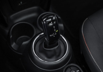 Подержанный автомобиль MINI Hatch 2020 года (21 фото)