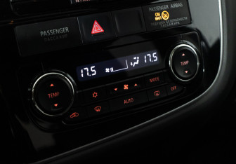 Подержанный автомобиль Mitsubishi Outlander 2014 года (17 фото)