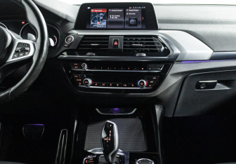 Подержанный автомобиль BMW X3 2021 года (14 фото)
