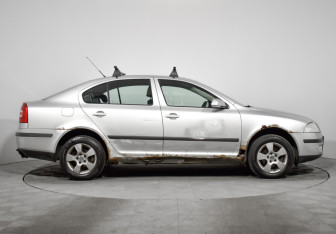Подержанный автомобиль Skoda Octavia Liftback 2007 года (4 фото)