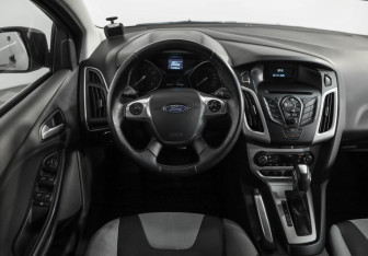 Подержанный автомобиль Ford Focus Sedan 2013 года (11 фото)