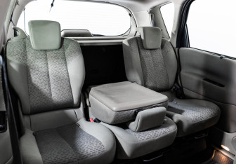 Подержанный автомобиль Renault Scenic 2006 года (16 фото)