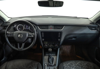 Подержанный автомобиль Skoda Octavia Liftback 2019 года (9 фото)