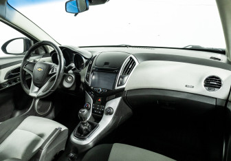 Подержанный автомобиль Chevrolet Cruze Hatchback 2013 года (9 фото)
