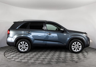 Подержанный автомобиль Kia Sorento 2016 года (4 фото)