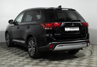 Подержанный автомобиль Mitsubishi Outlander 2020 года (7 фото)