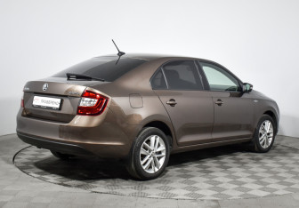Подержанный автомобиль Skoda Rapid Liftback 2018 года (5 фото)