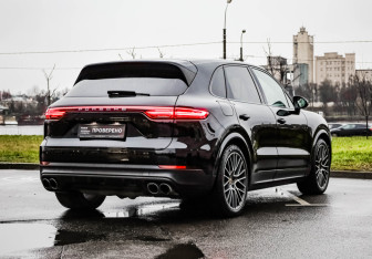 Подержанный автомобиль Porsche Cayenne 2018 года (7 фото)
