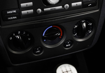 Подержанный автомобиль Ford Fusion 2007 года (14 фото)