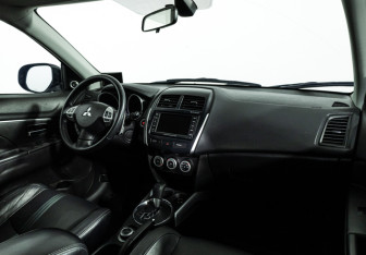 Подержанный автомобиль Mitsubishi ASX 2010 года (9 фото)