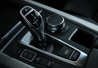 Подержанный автомобиль BMW X5 2017 года (14 фото)