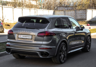 Подержанный автомобиль Porsche Cayenne 2015 года (5 фото)
