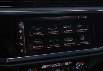 Подержанный автомобиль Audi Q3 2019 года (16 фото)