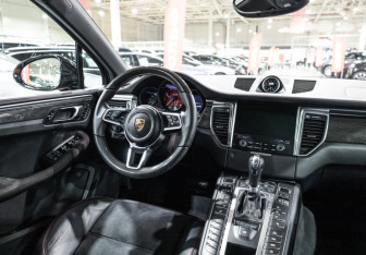 Подержанный автомобиль Porsche Macan 2016 года (22 фото)