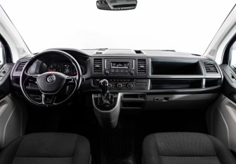 Подержанный автомобиль Volkswagen Caravelle 2018 года (10 фото)