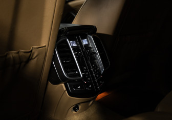 Подержанный автомобиль Porsche Cayenne 2011 года (22 фото)