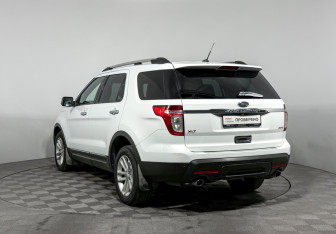 Подержанный автомобиль Ford Explorer 2014 года (7 фото)