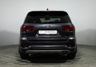 Подержанный автомобиль Kia Sorento 2018 года (6 фото)