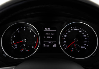 Подержанный автомобиль Volkswagen Jetta Sedan 2015 года (19 фото)