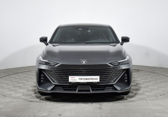 Подержанный автомобиль Changan UNI-V 2023 года (2 фото)