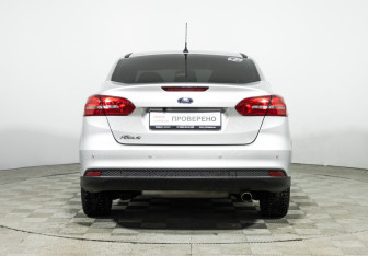 Подержанный автомобиль Ford Focus Sedan 2016 года (6 фото)