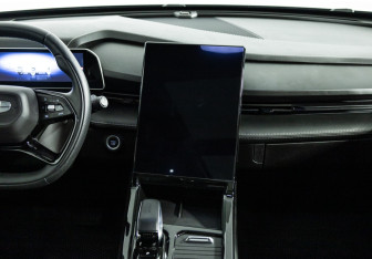 Подержанный автомобиль Geely Atlas 2023 года (14 фото)